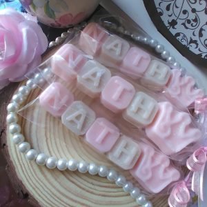 NOMBRE 4 LETRAS Y CORONA PRINCESA