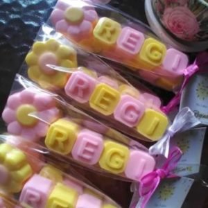 NOMBRE 4 LETRAS + CORAZON/FLOR